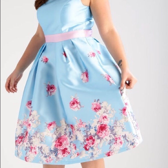 Chi chi London curves - Picture 3 of 3